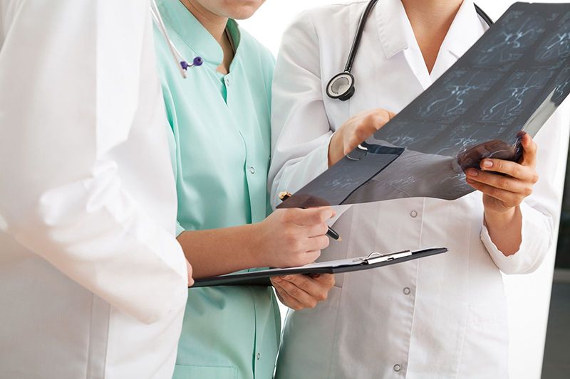 7 médecins radiologues disponibles dans les centres d'imagerie médicale et radiologie 7 médecins radiologues disponibles dans les centres d'imagerie médicale et radiologie